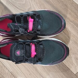 Adidas Womens Black and Pink Sneakers size 8